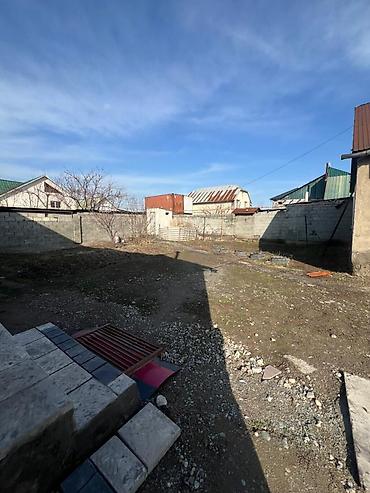 Sale of cottages and houses: ТЕЗ АРАДА АК-ОРДО 1 конушунан 1 участокто 2 ҮЙ САТЫЛАТ Участогу 5 — 4