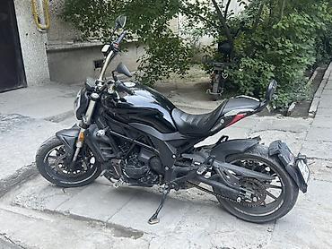 Продаю Benelli 502c Эффектный и удобный городской круизер в глянцевом