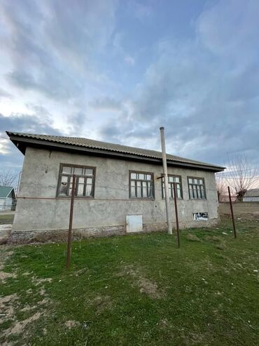 təcili həyət evi satılır: 4 otaqlı, 110 kv. m, Kredit yoxdur, Orta təmir