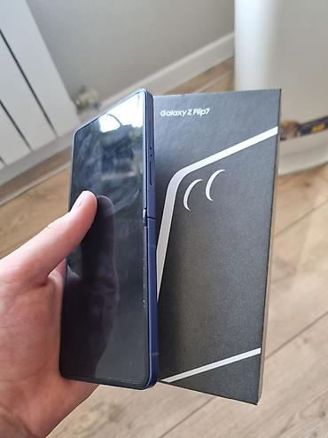 ssd 2t: Samsung Galaxy Z Flip7, синий цвет. Основные характеристики: - — 5