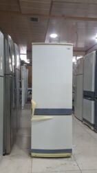 Миксеры: İki qapılı soyuducu - Klassik ağ rəng, alt tərəfdə dondurucu, üst