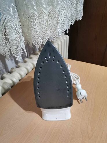 Pegle na paru: Pegla na paru Philips i stona daska za peglanje U KOMPLETU PEGLA I na lalafo.rs — 8 Pegle na paru: Pegla na paru Philips i stona daska za peglanje U KOMPLETU PEGLA I — 8