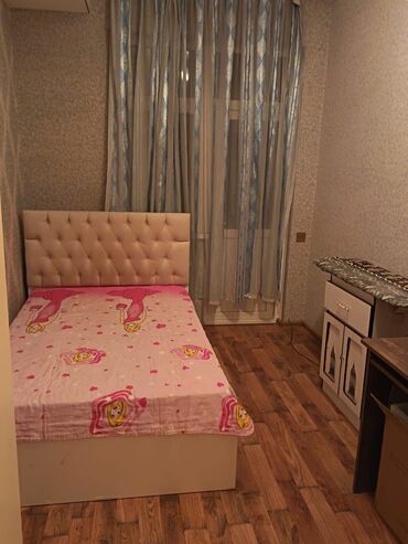 Köhnə tikili: AAF parkla paralel küçədə yerləşən 2 otaqlı hamam tuvalet ayrı tam — 6