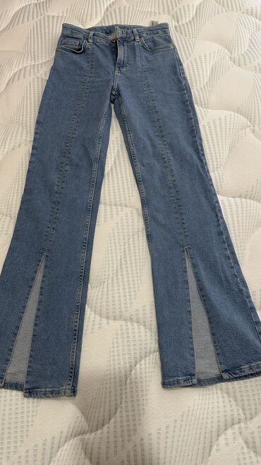 свитер под джинсы: Джинсы XS (EU 34), M (EU 38), цвет - Голубой