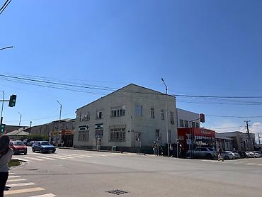 Продажа помещений свободного назначения: Коммерческое помещение в центре Каракола, по ул. Токтогула. Площадь — — 10