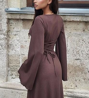Qadın geyimi – qəhvəyi, uzun, trikotaj fakturalı don - Model: Uzun