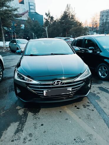 машина хундай: Hyundai Elantra: 2018 г., 2 л, Автомат, Бензин, Седан