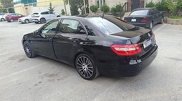 tesla model s: Mercedes-Benz E-Class: 2.2 l | 2011 il Sedan — 2