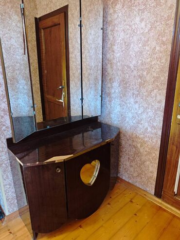 demir qapilar ikinci el: Б/у, Трюмо