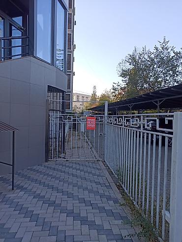 Продажа офисов: Продажа офисов 1300 м², Без ремонта, Без мебели, Многоэтажное здание, 1 этаж — 3