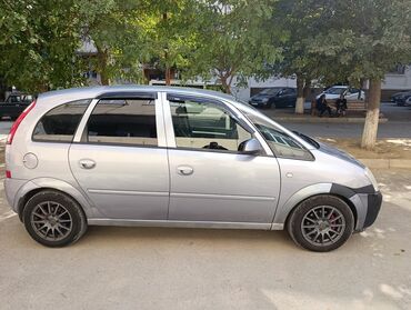 Opel: Opel Meriva, gümüşü rəngli, 5 qapılı kompakt minivan. Xüsusiyyətlər — 8