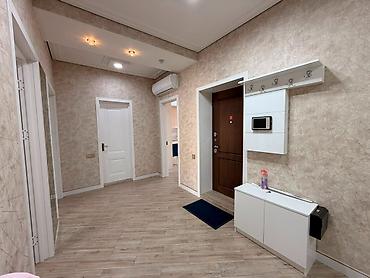 Uzunmüddətli kirayə mənzillər: 📍 AĞ ŞƏHƏR 🏠 2 otaqlı mənzil kirayə verilir 📐 100 m² 🏢 6/7 mərtəbə 💰 — 25