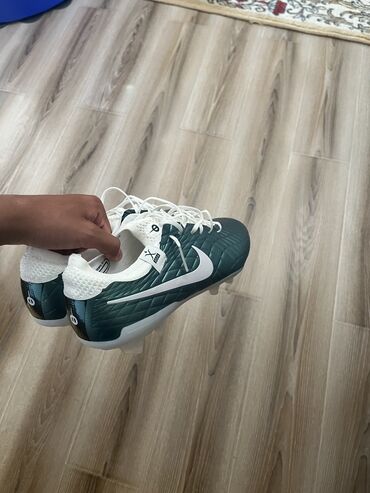 Другая мужская обувь: Продам бутсы Nike Tiempo legend 10 
Размер 42
26,5 см