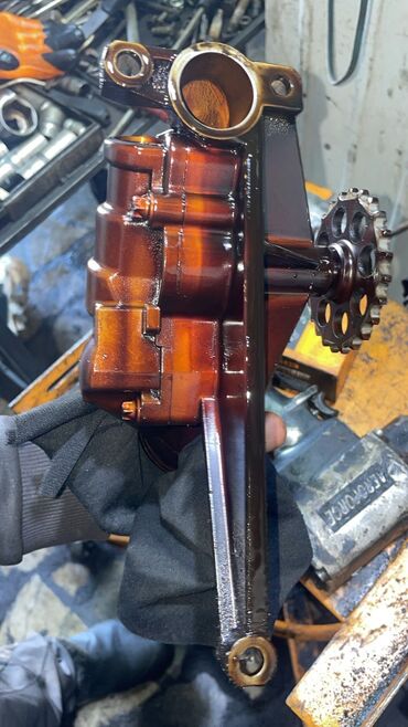 Двигатели, моторы и ГБЦ: Масляный насос двигателя внутреннего сгорания. Механизм с шестерней — 2