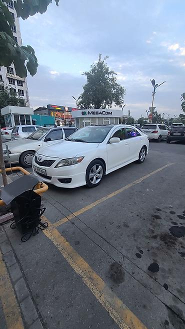 салон машины: Toyota Camry: 2010 г., 2.5 л, Автомат, Бензин, Седан — 2