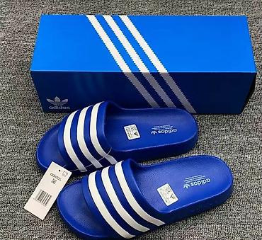 yeezy slides: Adidas Adilette — классические шлёпанцы с тремя полосками. Размеры: 40 — 1