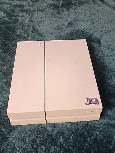ophone 4: Sony PlayStation 4 (ağ rəng) – CUH-1106A model Xüsusiyyətlər: - Rəng — 3