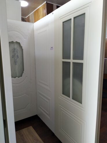 Bunker qapıları: Ağ rəngli qapı iki fərqli dizayn variantında təklif olunur. Birinci