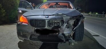 мерс ешка 200: Автомобиль BMW в сером цвете с повреждениями передней части. Кузов