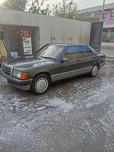 mercedes 180 b: Mercedes-Benz 190: 0.2 l | 1988 il Sedan — 4