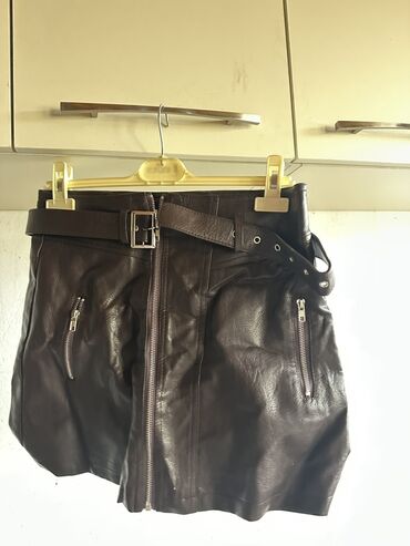 красивые платья на прокат в баку: Mini Ətək, Dəri, S (EU 36), M (EU 38)