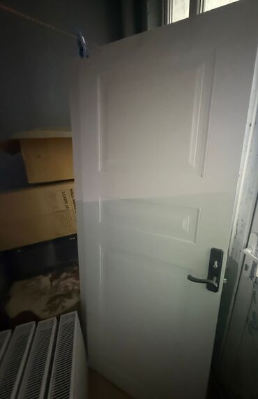 Alçipan: 2 eded Otaq qapisi. 1 ededi 80man. Yaxsi veziyyetdedi.Olcu 80×2m.Her