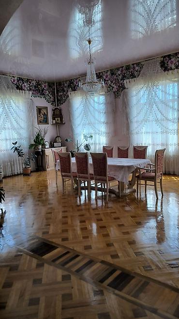 Продажа коттеджей и домов: Продам дом 2 этажа с подвалом . Участок разделен на два участка — 21