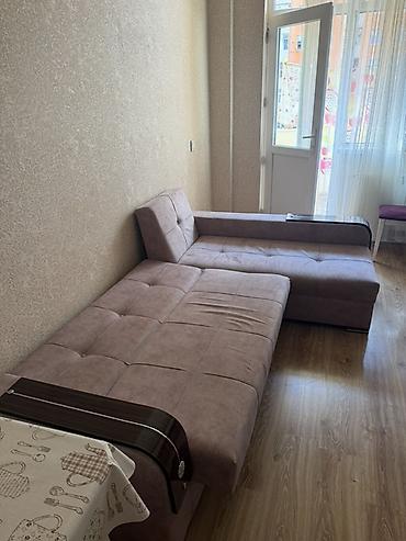 ev t: 1 eded yemek masasi,1 eded kunc divan normal veziyetde ikisi bir yerde — 2