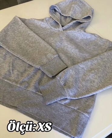 кожаная куртка женская: Boz rəngli kapüşonlu sweatshirt (hoodie) - Ölçü: XS (şəkildə qeyd