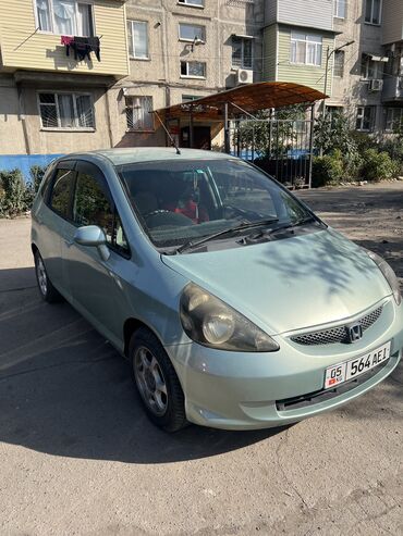 купить машину в рассрочку: Honda Fit: 2003 г., 1.3 л, Вариатор, Бензин, Хэтчбэк