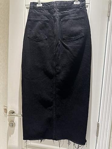 jeans: Qara denim ətək M razmer bircə dəfə geyilib. Trend yoldan alınıb — 2