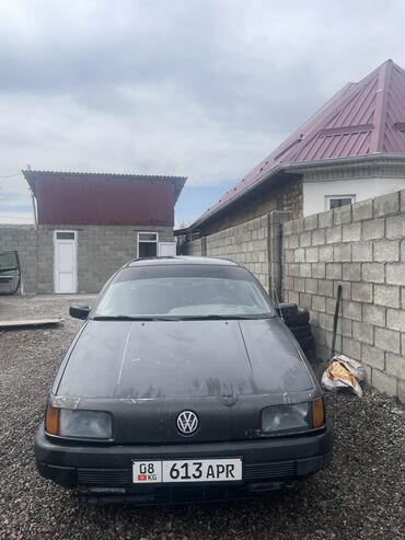 Volkswagen: Volkswagen Passat: 1988 г., 1.6 л, Механика, Седан
