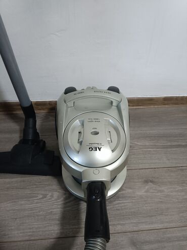 Klasični usisivači: Polovni usisivaci na posudu iz Nemacke kompletni ispravni cena od — 8