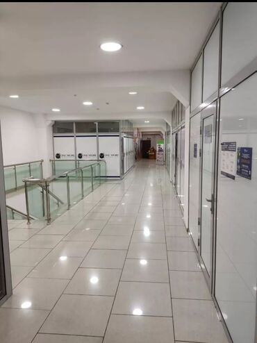 Офисы: Сдаю Офис, 600 м², В торговом центре, 1 линия, С отдельным сан узлом, С юридическим адресом