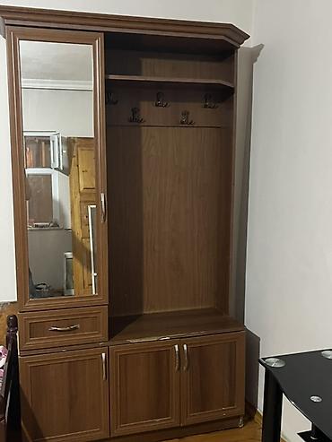 шкаф в прихожей: Б/у, 3 двери, С зеркалом, Коричневый, Распашной, Прямой шкаф — 1