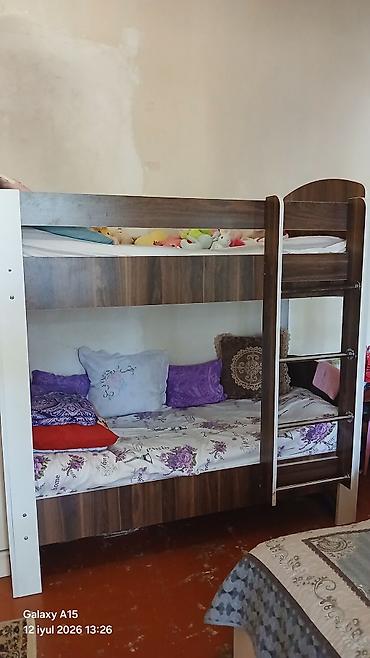 Uşaq mebeli: İki mərtəbəli uşaq/yataq çarpayısı - Material: ağ-qəhvəyi laminat — 3