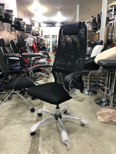 Ofis və oyun kresloları: Yeni, Təkərli, Qolları tənzimlənmir, Dəri — 18