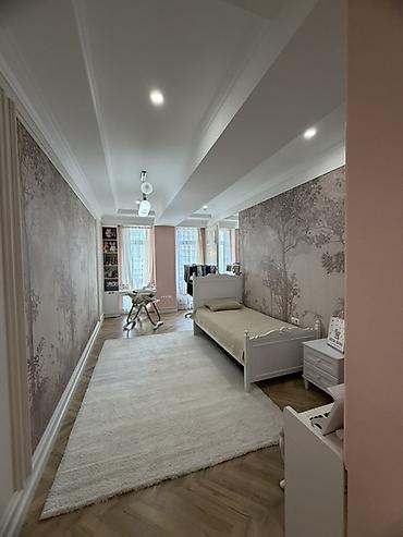 Ковры и паласы: Продаётся 4-комнатная квартира в районе ТЦ «Ала-Арча»! 🏡 🏢 Дом от — 5