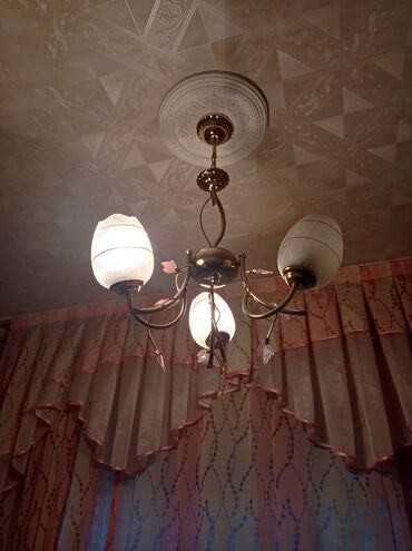 настенная лампа: Люстра розовая 800, настенный светильник оба за 500, тройной