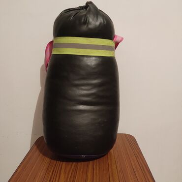 боксёрская груша бу: Продаю боксёрскую грушу б/у
Размер : высота 52см, ширина 26 см