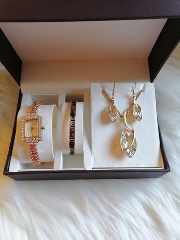 Setovi nakita: Cena 2100din
Bez kutije ide — 8