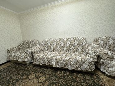 румынский мебель: Диван-кровать, цвет - Зеленый, Б/у