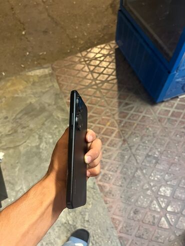 Sifarişlə digər mebel: Sifarişlə telefonlar üçün vitrinlər