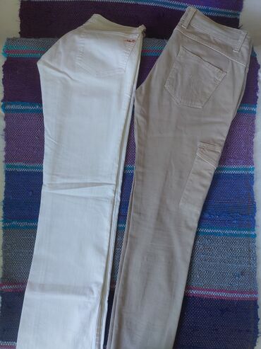 farmerke su: Bele I krem pantalone Velicina 27 Bele su dublji model,krem su plice