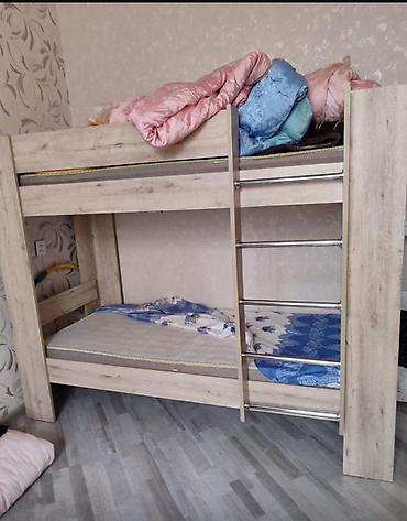 borular: İki mərtəbəli taxta çarpayı - Material: ağac teksturalı laminat/MDF — 1