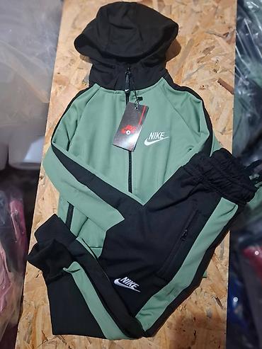 Komplet trenerke: Deciji komoleti 14 
Cena 3000 din — 8