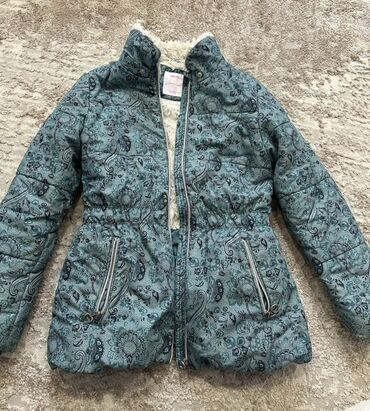 купить куртку детскую на мальчика: Продаю детскую зимнюю, оочень теплую и в то же время очень легкую