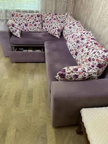 künc divanar: Bənövşəyi rəngdə L formalı yumşaq künc divan. - Material: məxmər tipli — 2