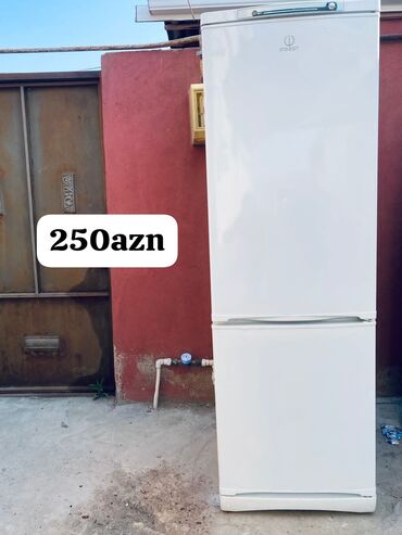 Soyuducular: İşlənmiş 2 qapılı Indesit Soyuducu Satılır, rəng - Ağ