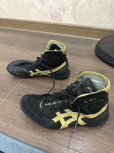 Мужские кроссовки, 41, 41.5, 42, Asics, Б/у, цвет - Черный at lalafo.kg Мужские кроссовки, 41, 41.5, 42, Asics, Б/у, цвет - Черный
